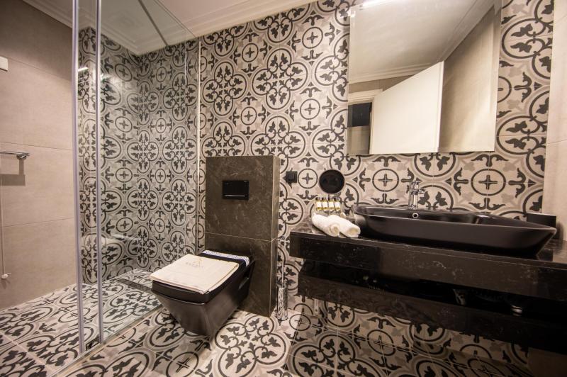 Luxury Apartments Bathroom
